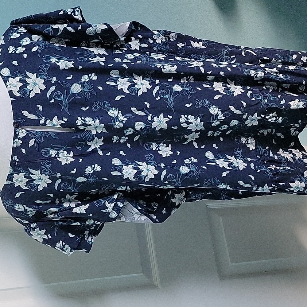 Blue Floral Top - Picture 4 of 4